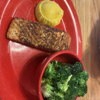 Drake's Hurstbourne - Salmon and Broccoli - Bars Near Me - Louisville, Kentucky