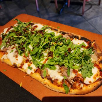 Avenue Ale House - Brisket flatbread - American Near Me - Oak Park, Illinois