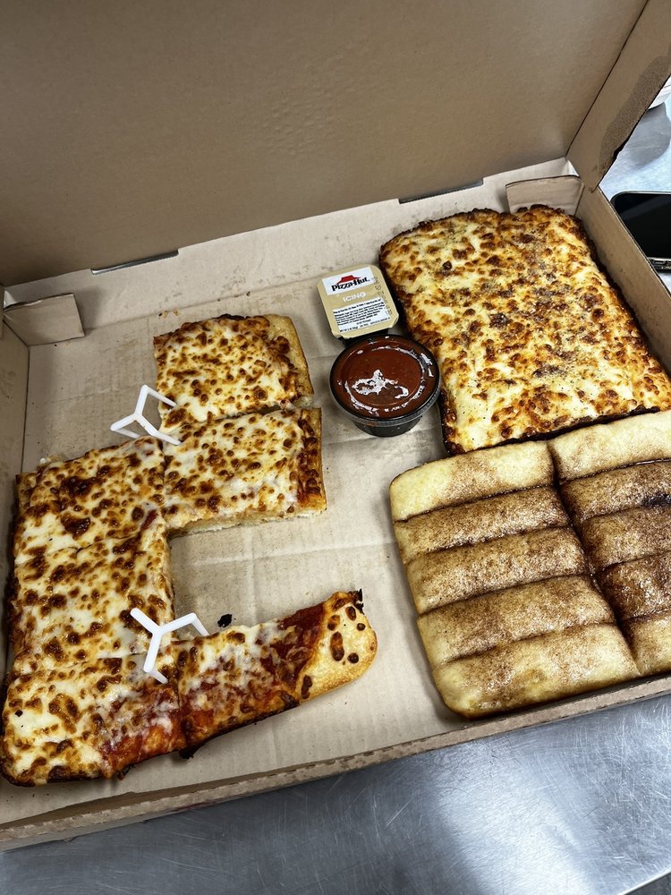 PIZZA HUT Updated August 2024 10 Reviews 5806 Terry Rd, Byram, Mississippi Pizza