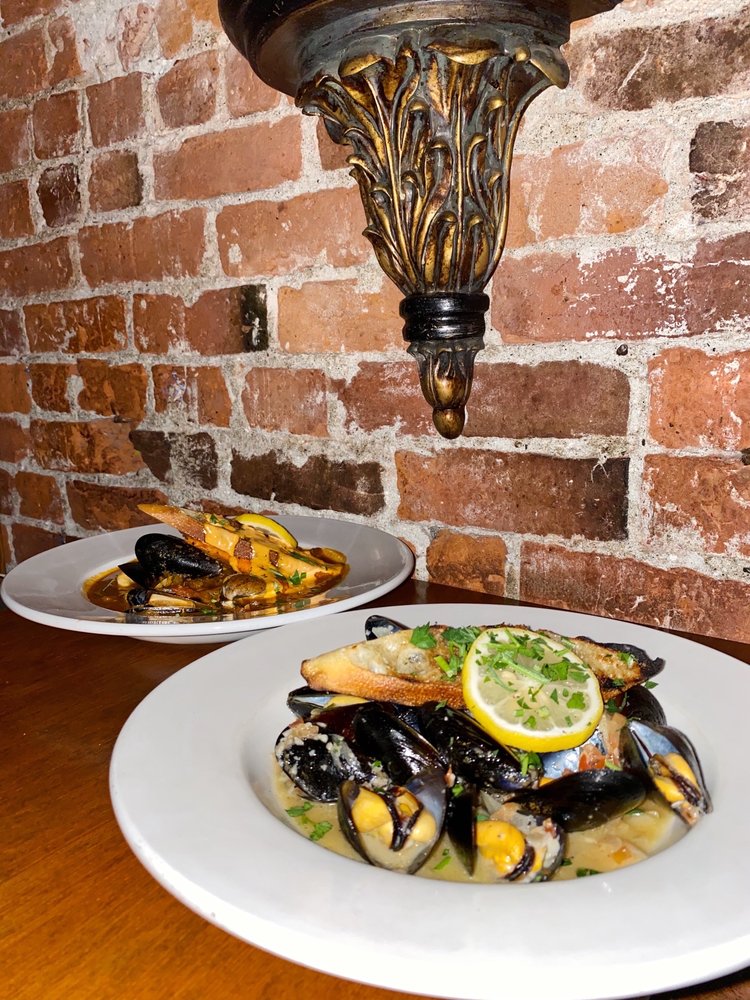 FERRIS’ GRILL & GARDEN PATIO 80 Photos & 166 Reviews 536 Yates St