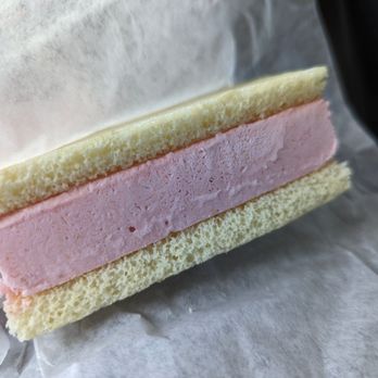 Tio Colo - Guava ice cream sandwich - Ice Cream & Frozen Yogurt Near Me - Hialeah, Florida