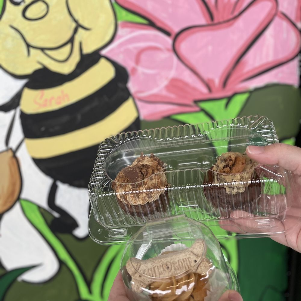 Double Drizzle - Pup cupcake, reeces cupcake and cookie cupcake - Bakeries Near Me - Ashland, Kentucky Double Drizzle - Pup cupcake, reeces cupcake and cookie cupcake - Bakeries Near Me - Ashland, Kentucky