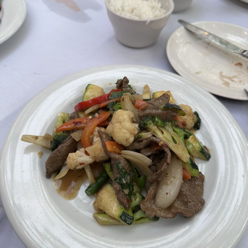 Pasteur - PASTEUR'S SIGNATURE BEEF STEAK (DINE IN) Amazingly fresh and crunchy veggies, the meat is perfectly cooked, some miraculously good sauce - Vietnamese Near Me - Chicago, Illinois