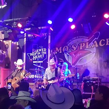 Mo's Place - Sports Bars Near Me - Katy, Texas