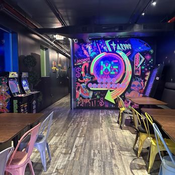 18bin - Pretty cool interior - Bars Near Me - Las Vegas, Nevada