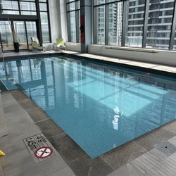 Holiday Inn - Pool