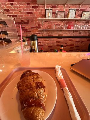 C'est La Vie Cafe by null