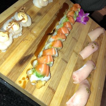 Tang's Sushi - Gab roll with creamy garlic scallops appetizer and hamachi belly - Sushi Bars Near Me - Roseville, California Tang's Sushi - Gab roll with creamy garlic scallops appetizer and hamachi belly - Sushi Bars Near Me - Roseville, California