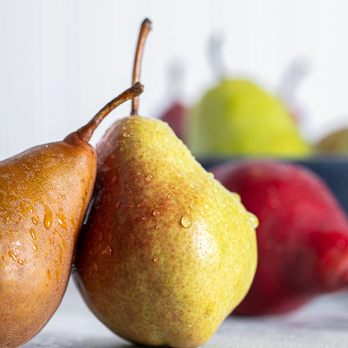 Gelson’s Tarzana - two pears and a bowl of apples - Grocery Near Me - Tarzana, California Gelson’s Tarzana - two pears and a bowl of apples - Grocery Near Me - Tarzana, California