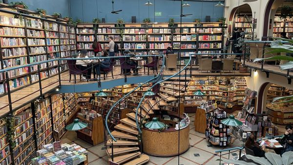 Cafebrería El Péndulo Polanco by null