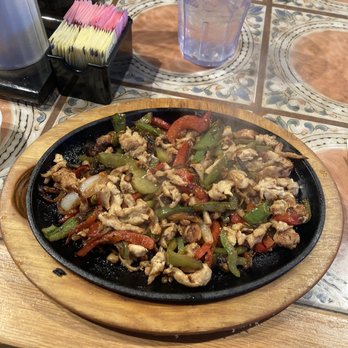 Monroe's Restaurant - Chicken fajita - New Mexican Cuisine Near Me - Albuquerque, New Mexico