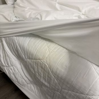 Speedway Legacy Inn - Stained mattress cover - Bed & Breakfast Near Me - Indianapolis, Indiana Speedway Legacy Inn - Stained mattress cover - Bed & Breakfast Near Me - Indianapolis, Indiana