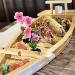Momotaro - Variety of sushi nicely brought it out on a boat for beautiful decor.