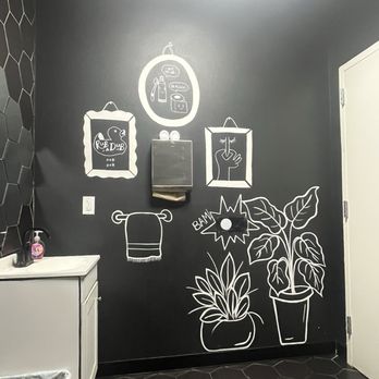 550 Pizzeria - Restroom - Pizza Near Me - Laredo, Texas
