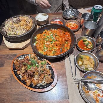 Jin Cook - Tteokbokki 떡볶이 / Ddukbokki 마늘 간장 닭 불고기 / Garlic Soy Chicken 우삼겹 돌솥 / Jincook Beef Hot Stone - Korean Near Me - Buena Park, California