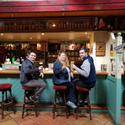 Burke's Bar & Restaurant / Tí Bhúrca