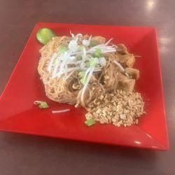 N and T's Restaurant - Pad Thai