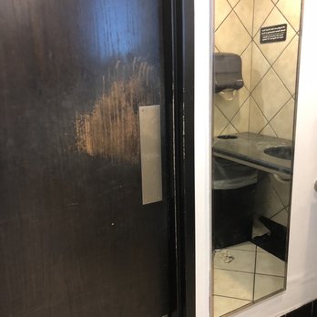 TGI Fridays - Manager has just given up. So sad. - American Near Me - Maple Grove, Minnesota