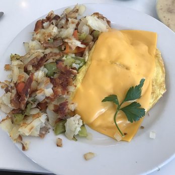 Jongewaard's Bake n Broil - Ham and cheese omelette with seasoned hash browns. - American Near Me - Long Beach, California