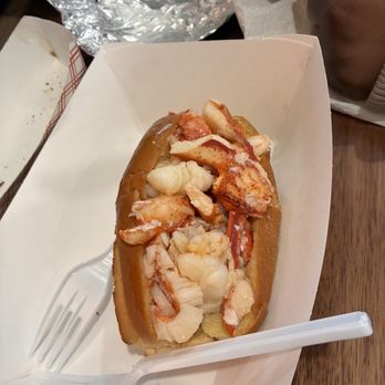 James Hook & Co - Regular Lobster Roll with Butter* - Seafood Near Me - Boston, Massachusetts