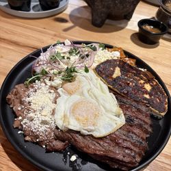 La Casa de Julia - Arrachera Chilaquiles
