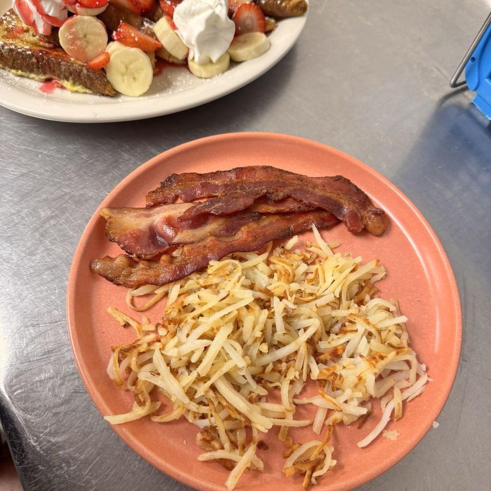 Waffle & Pancake House - Breakfast & Brunch Near Me - Charleston, Missouri