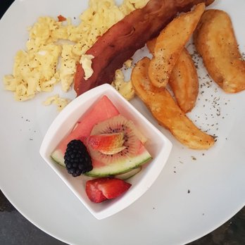 Mi Cafe - Proscuitto bagel and scrambled eggs - Mediterranean Near Me - Puerto Vallarta, JAL