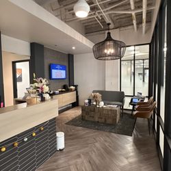 Northwest Hearing and Tinnitus - Front desk and lobby