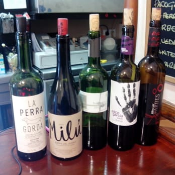 La Ojiva - Algunos de los vinos de pequeñas bodegas que venden en "la Ojiva" - Tapas Bars Near Me - Seville, SE