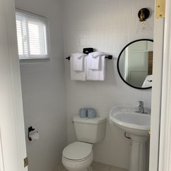 Grand View Hotel - First floor bathroom