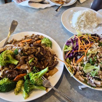 Bosco's Diner - Beef pad see ew and Chicken laab. - American Near Me - Victorville, California