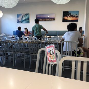 Bogart's Cafe - Cute interior - Breakfast & Brunch Near Me - Honolulu, Hawaii
