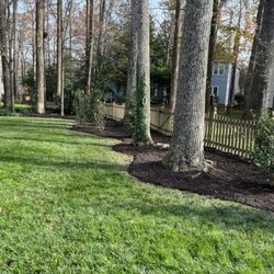 Holloman’s Lawn Service - Mulch install