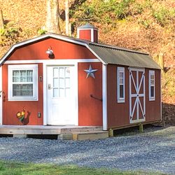Gorgeous Stays - The Tiny Farmhouse @GorgeousStays. Sleeps 4! Whimsical farm cottage of the 40's decor, complete with an "indoor outhouse".