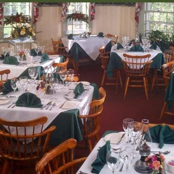 Christmas Farm Inn Restaurant - the environment in the restaurant looks nice and cozy, not too fancy but seems like a good ambiance. unfortunately it was not - Pubs Near Me - Jackson, New Hampshire