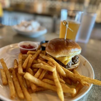 Common Theory - Happy Hour C.t. Burger - Gastropubs Near Me - San Diego, California Common Theory - Happy Hour C.t. Burger - Gastropubs Near Me - San Diego, California