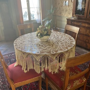 Einsteinhaus - The table in the living room of Einstein's apartment. - Landmarks & Historical Buildings Near Me - Berne, BE
