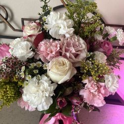 Designs By Gail & Argyle Floral - Amazing arrangement of flowers