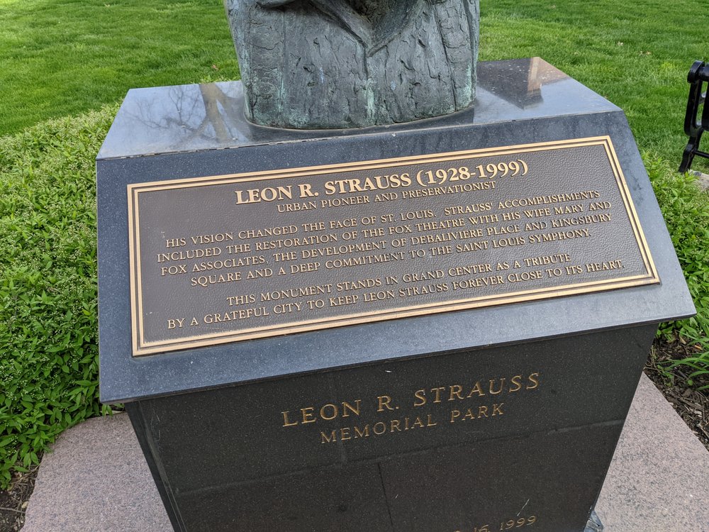 Strauss Park Logo