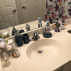 Photo of Maid VIP - Thousand Oaks, CA, US. Bathroom sparkling thanks to Jesse & Maid VIP