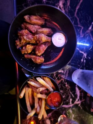 4Play Kitchen & Cocktails by null