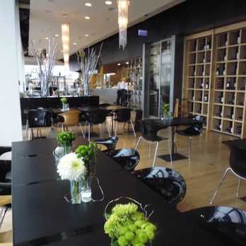 Concept 13 - świeże kwiaty na stołach zawsze dodają uroku - Modern European Near Me - Warsaw, MZ Concept 13 - świeże kwiaty na stołach zawsze dodają uroku - Modern European Near Me - Warsaw, MZ