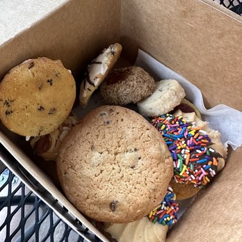 Isgro Pastries - Assorted Italian Cookies - Bakeries Near Me - Philadelphia, Pennsylvania