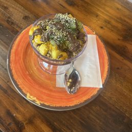 Açaí bowl with mango, pineapple & kiwi and granola, almond butter and hemp, yum! Açaí bowl with mango, pineapple & kiwi and granola, almond butter and hemp, yum!