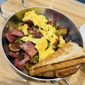 Whidbey's A Daytime Eatery - Corned Beef Hash & Eggs bowl - Breakfast & Brunch Near Me - Enterprise, Nevada