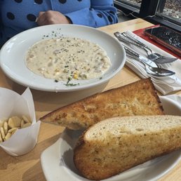 Chowder with bread