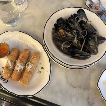 Cafe Renee - Cheese sticks and mussels (comes with fries not shown) - French Near Me - Toronto, Ontario