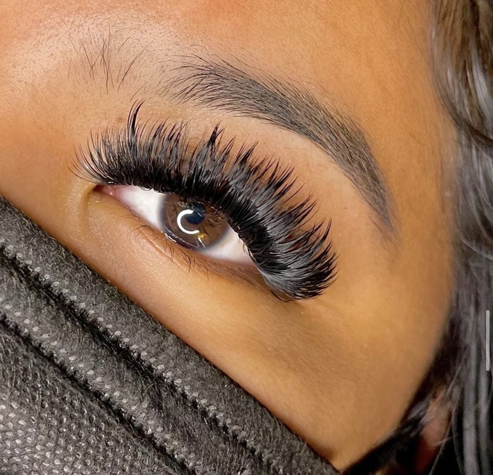 Lash Flow Logo