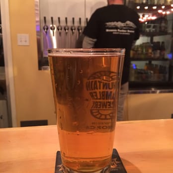 Mountain Rambler Brewery - New Venusian Ale - nice and light - New American Near Me - Bishop, California