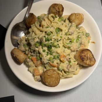 Brent's Bistro - Scallops with Pasta - New American Near Me - Wilmington, North Carolina